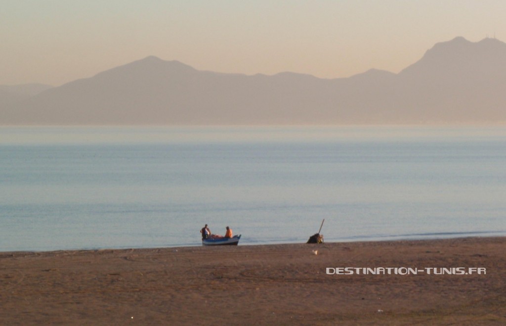 Pêcheurs sur la plage de Carthage